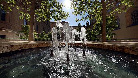 Wasserspiele im Kabinettsgarten: Der zehnte Residenz-Hof ist 2003 nach altem Vorbild neu geschaffen worden.