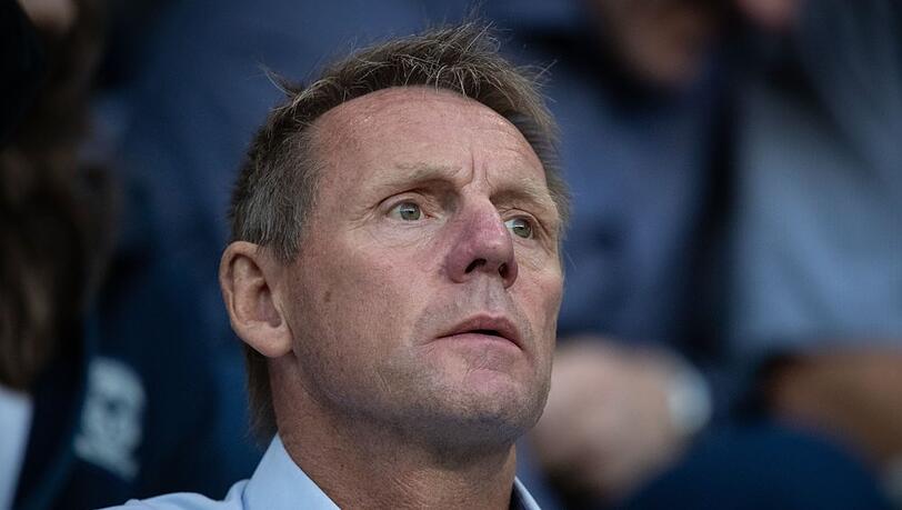 Stuart Pearce spielte 78 Mal für das englische Fußball-Nationalteam. Stuart Pearce spielte 78 Mal für das englische Fußball-Nationalteam.