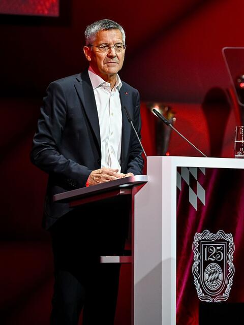 Laden zur Jahreshauptversammlung: der FC Bayern und Pr&auml;sident Herbert Hainer. (Archivbild)