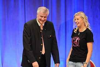 Hält nichts von einer Frauenquote: Katrin Poleschner (r.), Vize-Chefin der Jungen Union. Nun liegt die Entscheidung bei Parteichef Horst Seehofer (l.).