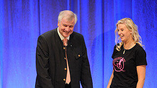 Hält nichts von einer Frauenquote: Katrin Poleschner (r.), Vize-Chefin der Jungen Union. Nun liegt die Entscheidung bei Parteichef Horst Seehofer (l.). Hält nichts von einer Frauenquote: Katrin Poleschner (r.), Vize-Chefin der Jungen Union. Nun liegt die Entscheidung bei Parteichef Horst Seehofer (l.).