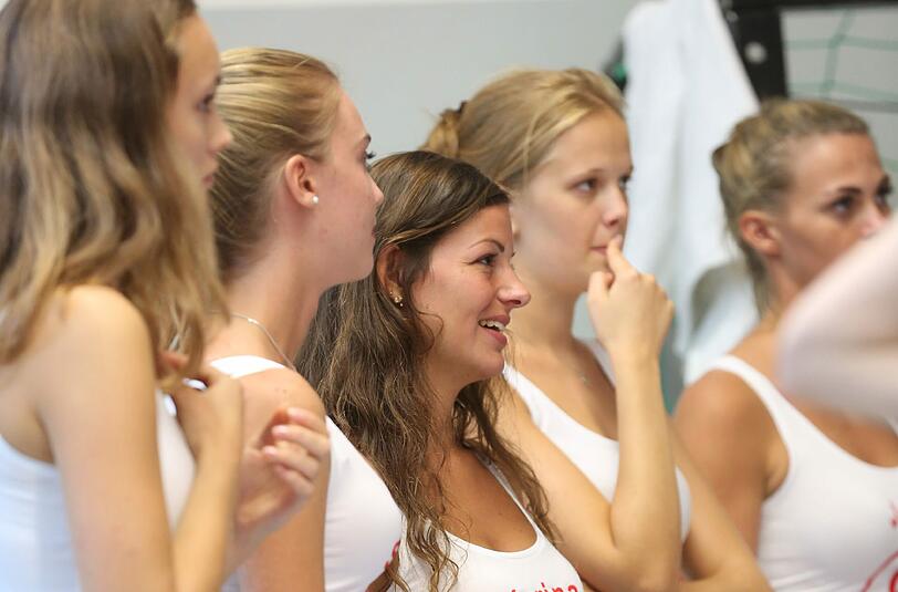 Die Mädchen bei dem Fotoshooting von Foto-Video-Sauter. Fotos: Th. Wessling, Sigi Müller