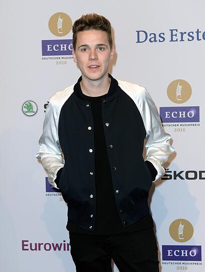 Im Interview mit ZEITmagazin spricht DJ Felix Jaehn (23) über das Thema Sexualität: "Mal war ich eher an Mädchen interessiert, mal eher an Jungs. Ich dachte immer, dass ich eines Morgens aufwache und mir ganz klar darüber bin, was ich eigentlich will. Aber das war bisher noch nicht der Fall."