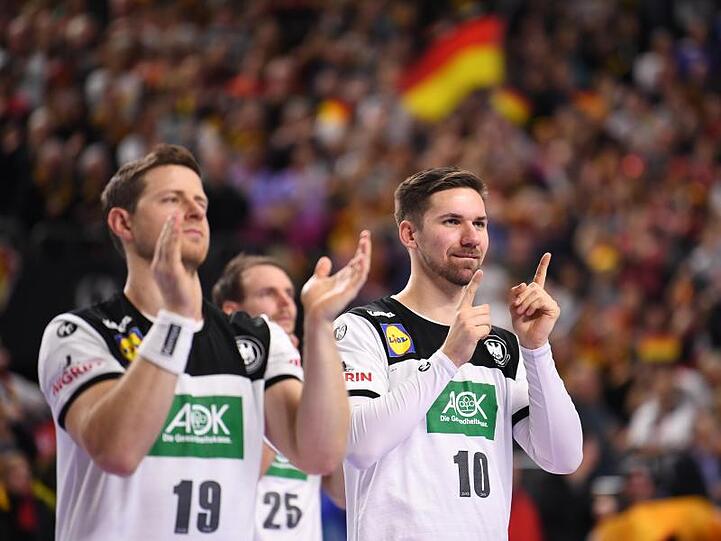 19.250 Zuschauern in Köln feierten die Mannschaft nach dem Schlusspfiff.