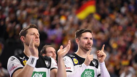 19.250 Zuschauern in Köln feierten die Mannschaft nach dem Schlusspfiff.