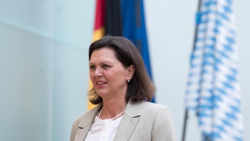 Ilse Aigner (CSU), Präsidentin des Bayerischen Landtags, kommt zu einer Plenarsitzung. Foto: Sven Hoppe/Archivbild Ilse Aigner (CSU), Präsidentin des Bayerischen Landtags, kommt zu einer Plenarsitzung. Foto: Sven Hoppe/Archivbild