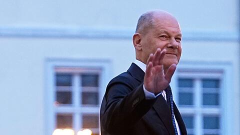 Zapfenstreich für den scheidenden Kanzler. (Archivbild)
