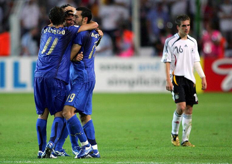 Doch das Sommermärchen 2006 sollte für Lahm und Co. gegen Italien sein Ende finden. Das Aus im WM-Halbfinale nach einer 2:0-Niederlage.