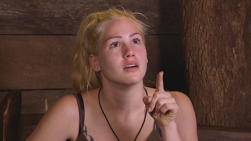 Angelina hat Heimweh - am liebsten hätte die Bachelor-Finalistin ihren Freund mit im Dschungelcamp dabei.