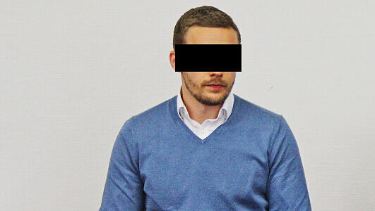 Die Anklage wirft Konstantin V. Mord vor - er hält den Tod seiner Freundin für ein "schreckliches Unglück". Die Anklage wirft Konstantin V. Mord vor - er hält den Tod seiner Freundin für ein "schreckliches Unglück".