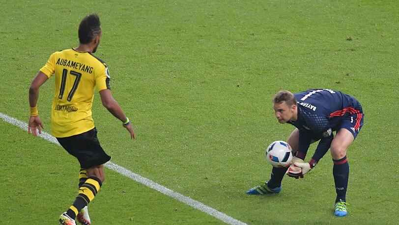 Manuel Neuer, Note 1: Bayerns Elfmeterheld! Parierte gegen Bender, Sokratis schoss vorbei. Zuvor in den 120 Minuten hatte er keinen einzigen Schuss abwehren müssen. Doch als Neuer gebraucht wurde, war er da. Mal wieder. Manuel Neuer, Note 1: Bayerns Elfmeterheld! Parierte gegen Bender, Sokratis schoss vorbei. Zuvor in den 120 Minuten hatte er keinen einzigen Schuss abwehren müssen. Doch als Neuer gebraucht wurde, war er da. Mal wieder.