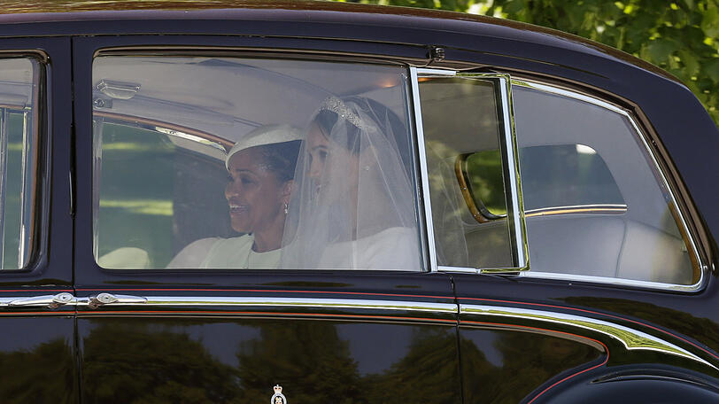 Meghan Markle fährt mit dem Auto vom Hotel an die St.-George's-Kapelle.
