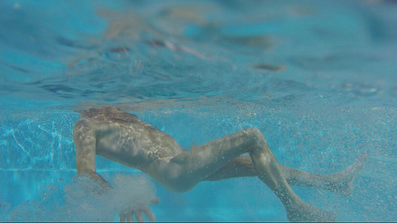 Ronald Schill mit Nackedei-Einlage am Pool.