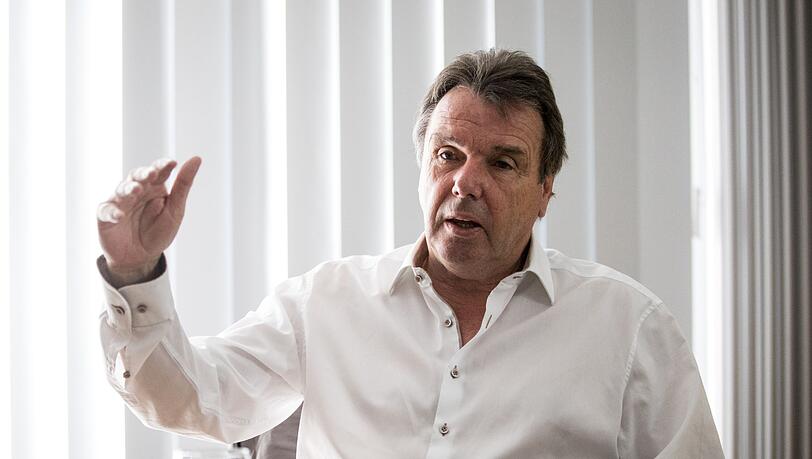 Heribert Bruchhagen spricht. Heribert Bruchhagen spricht.