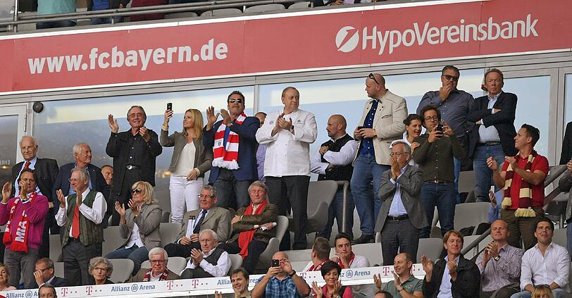 Bilder: Was macht der Löwen-Präsident beim Bayern Spiel?