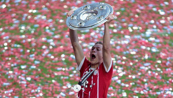 Beim Saisonfinale gegen den SC Freiburg absolvierte Joshua Kimmich sein 50. Bundesligaspiel. Der 22-Jährige ist der erste Spieler der Bundesligageschichte, der nur eines seiner ersten 50 Spiele verlor (41 Siege, acht Remis).