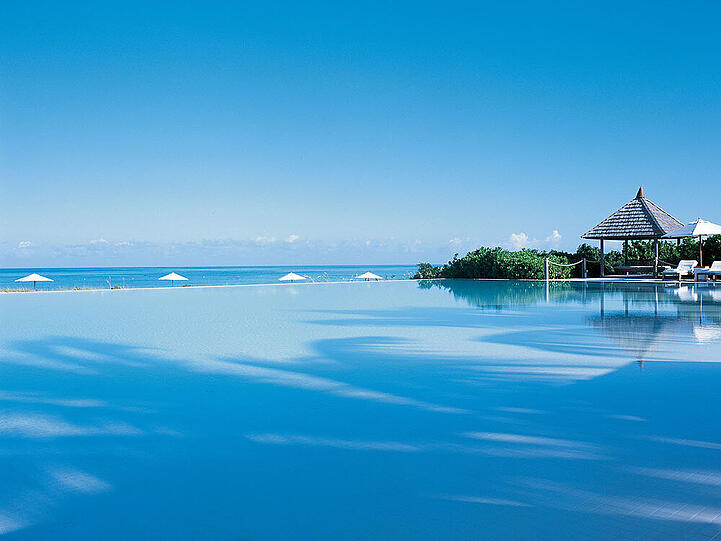 Der Infinitypool des Luxusresorts Parrot Cay
