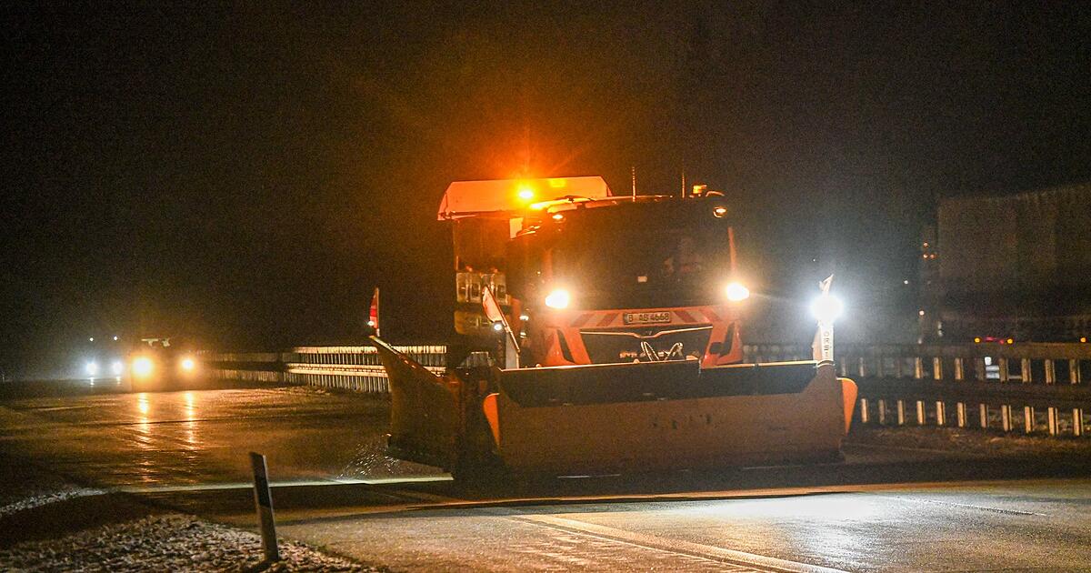 13-Menschen-bei-Unfall-verletzt-Glatteis-erschwert-Rettung