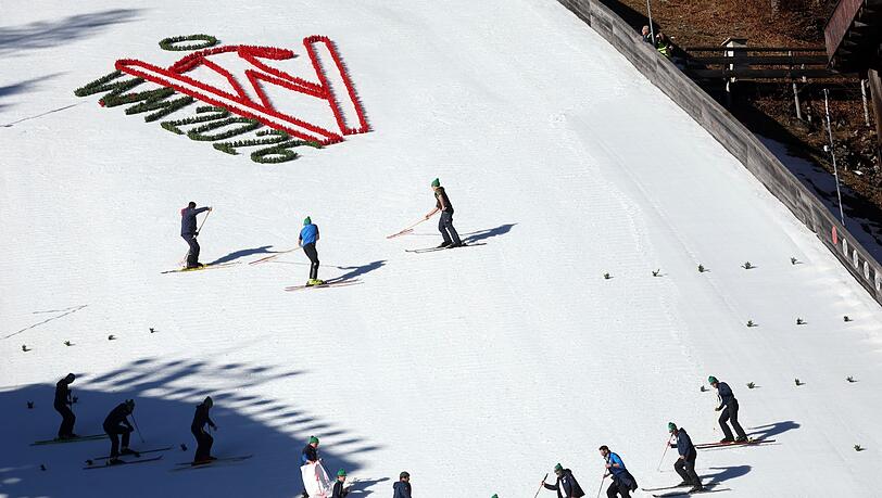 Oberstdorf muss sich mit einer Entscheidung über seine Kandidatur für die Ski-WM 2031 noch gedulden. (Archivbild) Oberstdorf muss sich mit einer Entscheidung über seine Kandidatur für die Ski-WM 2031 noch gedulden. (Archivbild)
