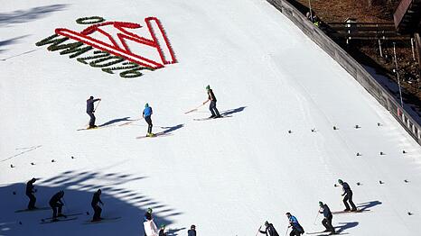 Oberstdorf muss sich mit einer Entscheidung &uuml;ber seine Kandidatur f&uuml;r die Ski-WM 2031 noch gedulden. (Archivbild)