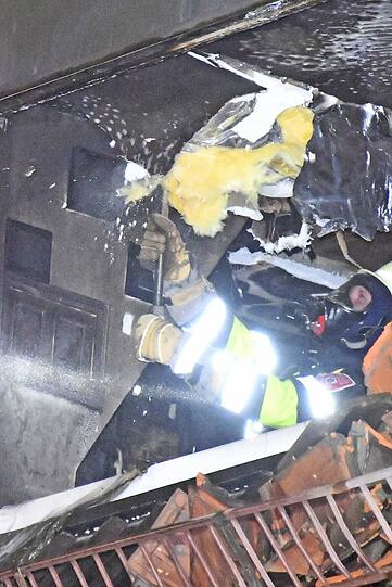 Bei dem Brand wurden drei Menschen verletzt.