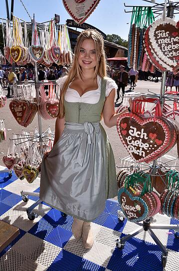 Wiesn-Playmate Laura Langas