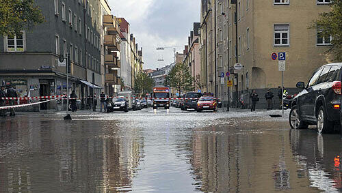 Land unter in Sendling - Ein gebrochenes Wasserrohr ist schuld Land unter in Sendling - Ein gebrochenes Wasserrohr ist schuld