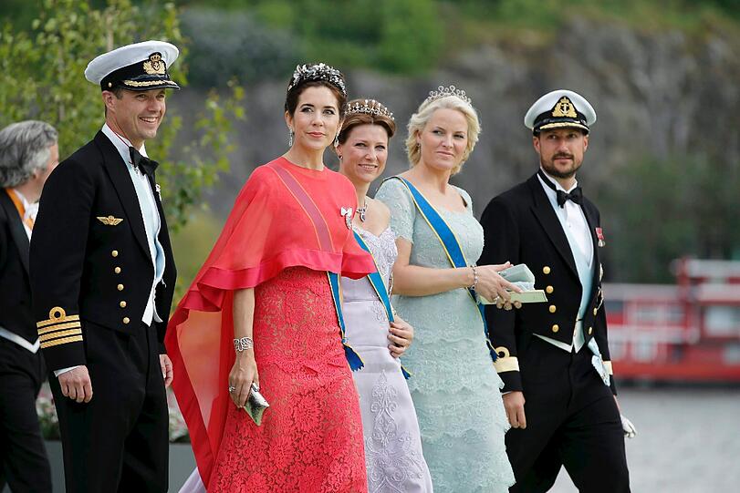 Prinzessin Madeleine und ihr Ehemann Chris O'Neill konnten nach dem Ja-Wort mit 400 Gästen im Königsschloss am Mälarsee feiern &ndash; bis in die Nacht. Die Bilder.