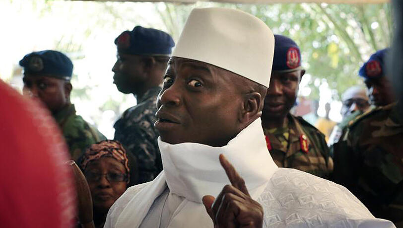 Der seit 22 Jahren regierende Jammeh weigert sich, sein Amt abzugeben. Der seit 22 Jahren regierende Jammeh weigert sich, sein Amt abzugeben.