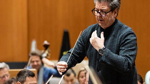 Sebastian Weigle bei einer Probe mit dem Bayerischen Staatsorchester.