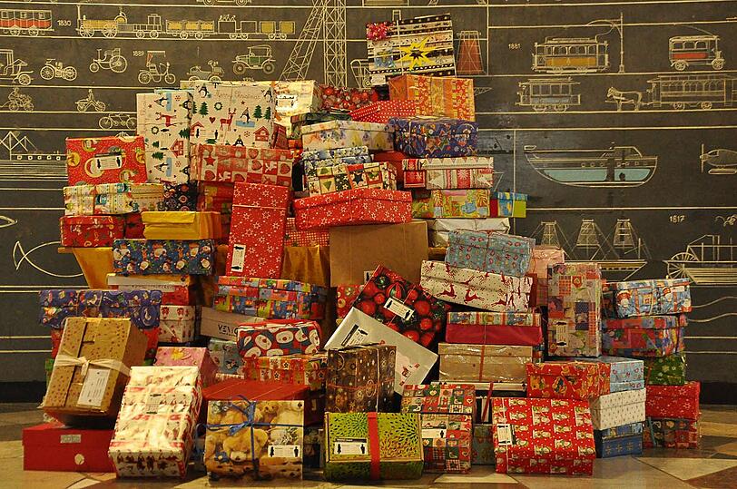 So hoch war der Geschenkeberg der Grundschule letztes Jahr.