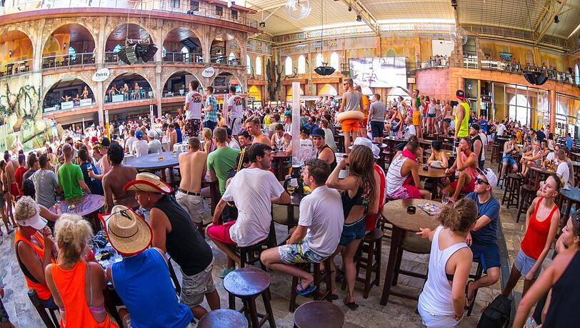 Weg vom Sauf-Tourismus? In Mallorca fährt die Regierung einen Zick-Zack-Kurs.
