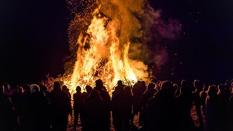 Osterfeuer können gesundheitsschädlich sein. (Archivbild)