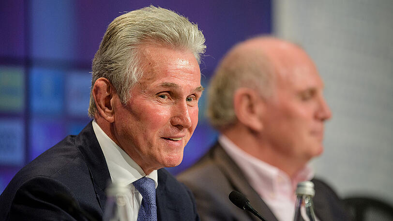 Bayern-Präsident Uli Hoeneß (r.) will Jupp Heynckes unbedingt in München halten.