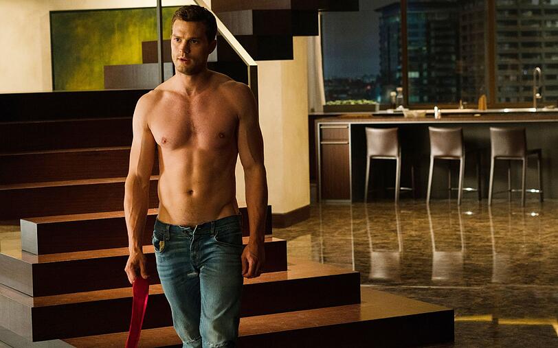 Gut gebaut und in Jeans darf sich Jamie Dornan im letzten Teil der "Fifty Shades of Grey"-Reihe nicht nur einmal pr&auml;sentieren.