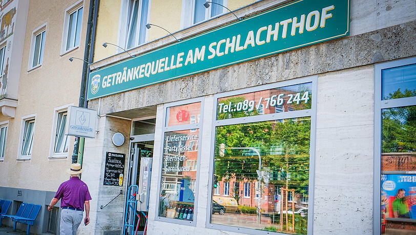 Seit mehr als 50 Jahren kann man hier an der Thalkirchner Straße kühle Getränke kaufen. Seit über 10 Jahren von Besitzer Florian Eschrich. Seit mehr als 50 Jahren kann man hier an der Thalkirchner Straße kühle Getränke kaufen. Seit über 10 Jahren von Besitzer Florian Eschrich.
