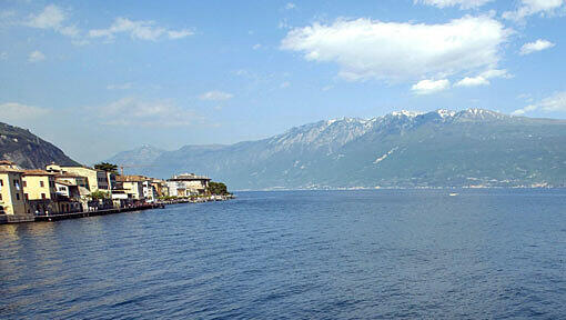 Blick auf den Gardasee. Drei Sportler aus Bayern werden vermisst. Blick auf den Gardasee. Drei Sportler aus Bayern werden vermisst.