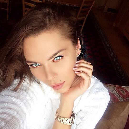 Liliana Nova liebt es, Selfies zu schießen