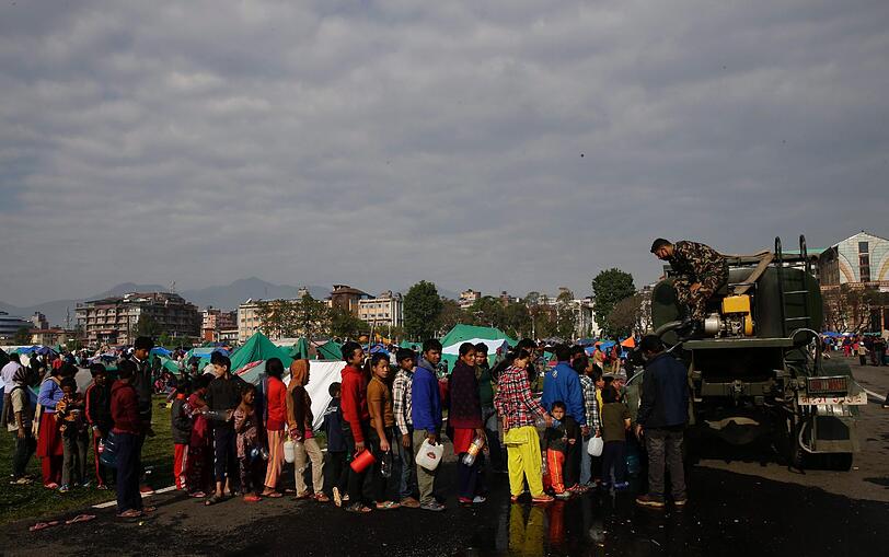 Ausnahmezustand in Kathmandu: Nach dem schwersten Erdbeben seit über 80 Jahren wurde in Nepal der Notstand ausgerufen. Die erschütternden Bilder.