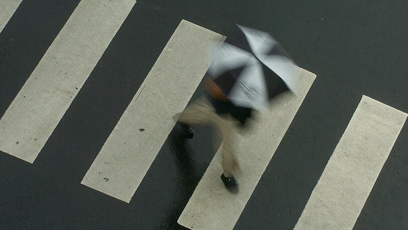 Zebrastreifen (Symbolbild). Zebrastreifen (Symbolbild).