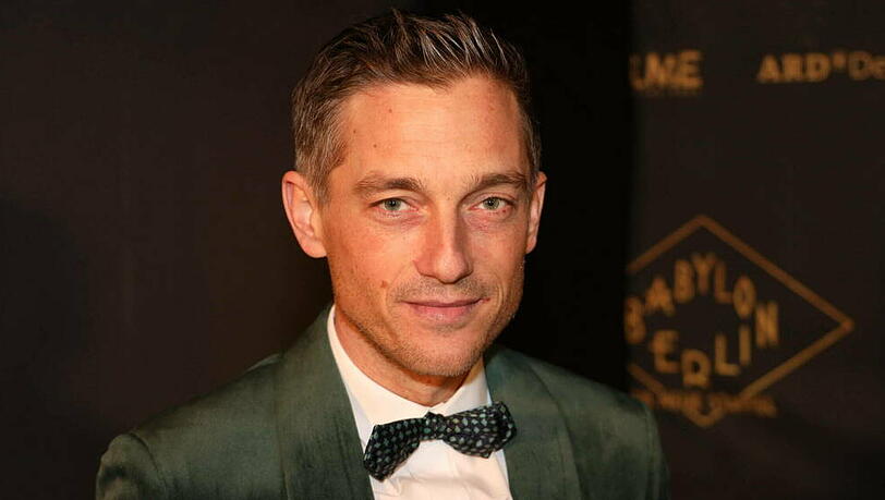 "Babylon Berlin"-Star Volker Bruch hat die Aktion "Los für Lesbos" initiiert. "Babylon Berlin"-Star Volker Bruch hat die Aktion "Los für Lesbos" initiiert.
