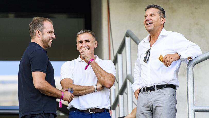 241 Tage hält es Flick (l., hier mit Stefan Kuntz und Präsident Peter Hofmann) als Sportdirektor in Hoffenheim aus. 241 Tage hält es Flick (l., hier mit Stefan Kuntz und Präsident Peter Hofmann) als Sportdirektor in Hoffenheim aus.