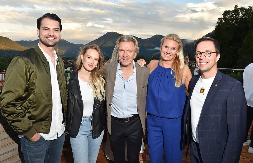 Jimi Blue Ochsenknecht mit Freundin Laura Marie Geissler, Korbinian Kohler, Magdalena Brzeska und Robert Kühn