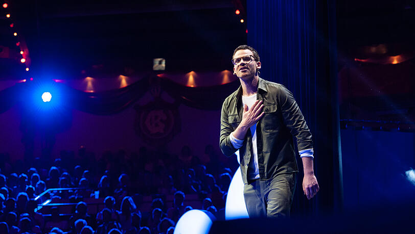 Mega beliebt und gefeiert: Martin Frank ist gerade mit seinem vierten Solo-Programm auf Tour Mega beliebt und gefeiert: Martin Frank ist gerade mit seinem vierten Solo-Programm auf Tour