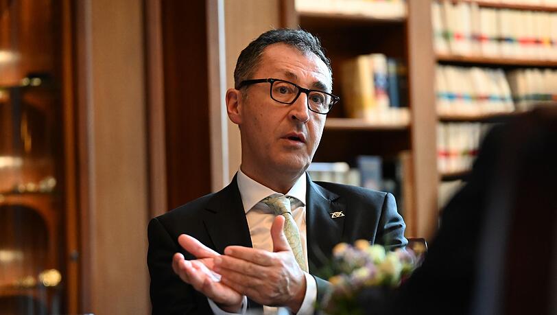 Cem Özdemir (Grüne) aus Baden-Württemberg ist der erste Ministerpräsident eines deutschen Bundeslandes mit Wurzeln in der Türkei. (Archivfoto) Cem Özdemir (Grüne) aus Baden-Württemberg ist der erste Ministerpräsident eines deutschen Bundeslandes mit Wurzeln in der Türkei. (Archivfoto)