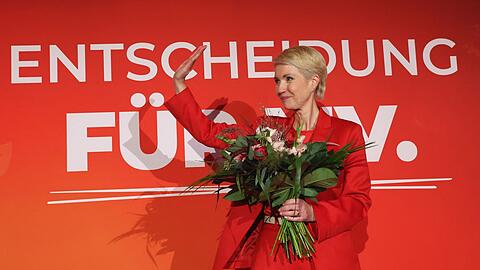 Aus der SPD hei&szlig;t es: Die Aufholjagd von Manuela Schwesig in Mecklenburg-Vorpommern mache doch vor, wie man gegen die AfD Politik machen m&uuml;sse.