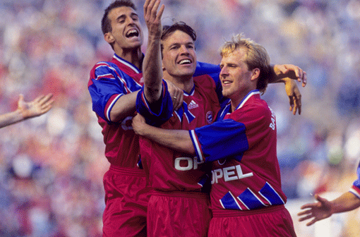 Seit 1992 kickte Mehemet Scholl dann für den FC Bayern und wurde rasch zum Publikumsliebling.