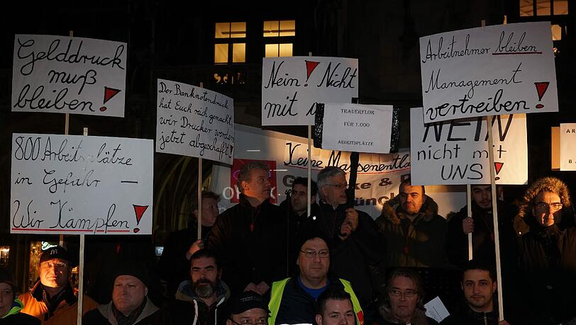 "Giesecke & Devrient"-Mitarbeiter demonstrieren am Marienplatz. "Giesecke & Devrient"-Mitarbeiter demonstrieren am Marienplatz.