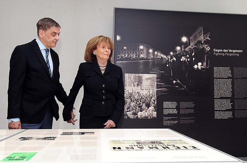 Der Vorsitzende des Zentralrats Deutscher Sinti und Roma, Romani Rose, und die Präsidentin der Israelitischen Kultusgemeinde München, Charlotte Knobloch.