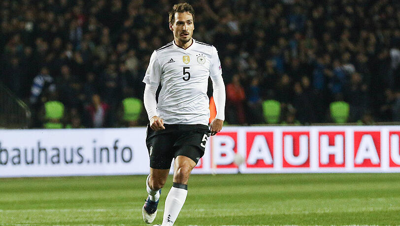 Mats Hummels - Note 2: Hielt hinten die Stellung, war am defensivsten ausgerichtet. Bayerns Innenverteidiger bügelte Patzer von Höwedes aus, sehr ruhig und stabil.